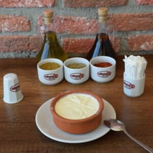 Güveçte Kaymaklı Yoğurt