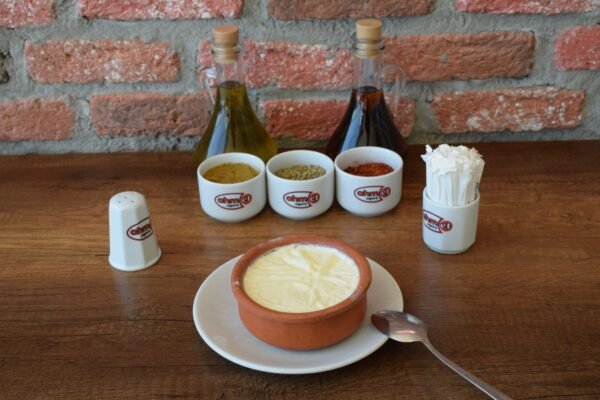 Güveçte Kaymaklı Yoğurt - Görsel 2